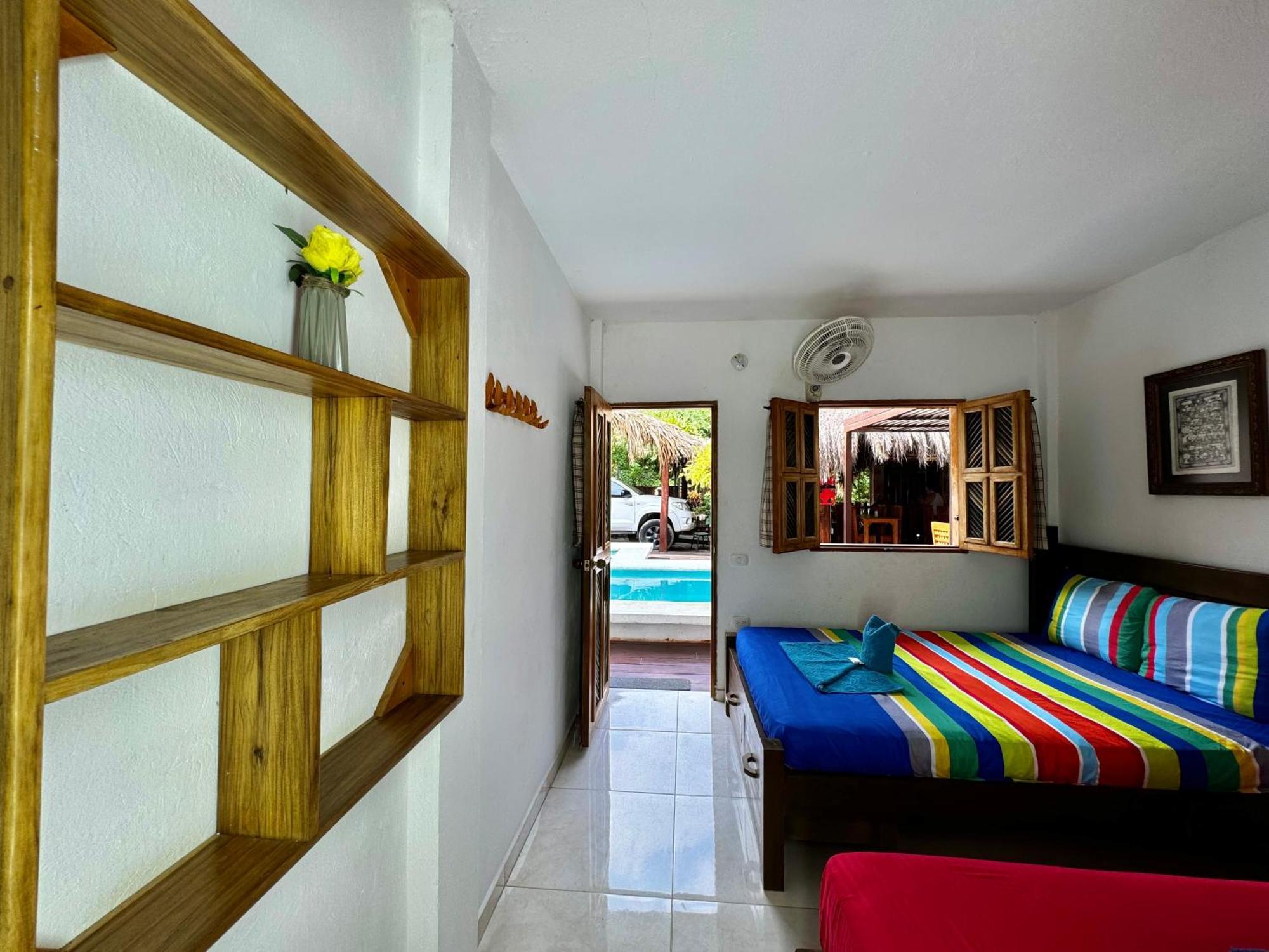 Hostal Nibuni Паломино Екстериор снимка